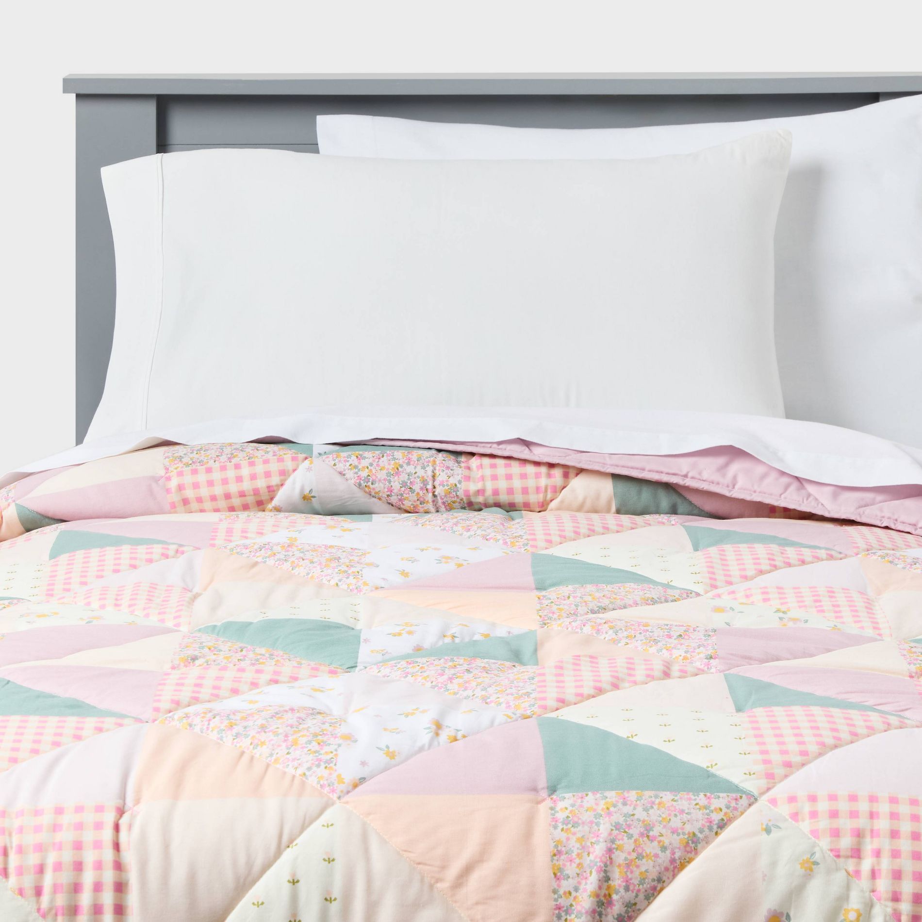 Twin Multi Patchwork Heirloom Kids' Quilt - Pillowfort™