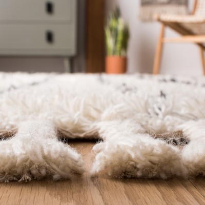 Casablanca Black and Ivory Hand-Tufted Wool Shag Rug 5' x 8'