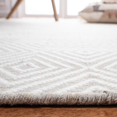Light Grey and Ivory Hand-Hooked Wool 8' x 10' Area Rug