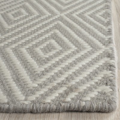 Wilton Light Grey and Ivory Hand-Hooked Wool 4' x 6' Area Rug