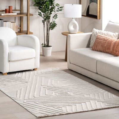 Ivory Geometric 4x6 Indoor Area Rug with Loop and Shag Techniques