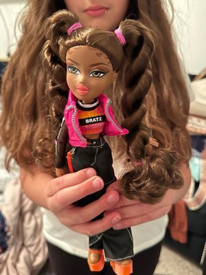 Alwayz Bratz Sasha Fashion Doll with 10 Accessories and Poster