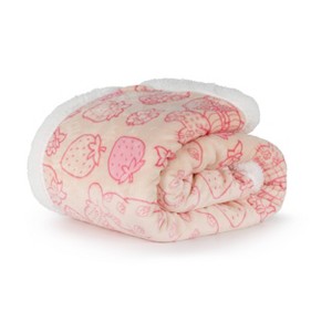 50"x60" Strawberry Shortcake Faux Shearling Throw Blanket - 1 of 4