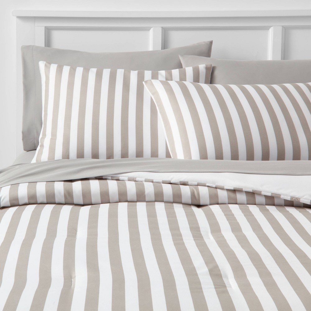 Photos - Duvet 7pc Queen Stripe Microfiber Reversible Comforter & Sheet Set Gray - Room E