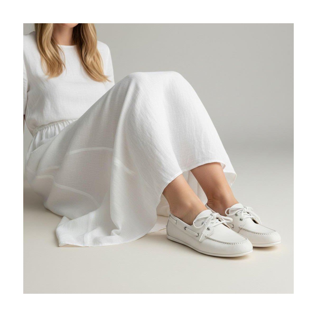 Женские туфли CUSHIONAIRE Women's Anchor Boat Shoe – Classic Slip-On Moccasin Loafer with Nautical Detailing + Memory Foam White Smooth 11 — фото 4