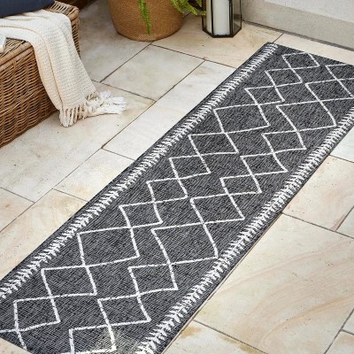 Handmade Boho-Chic Black/Ivory Diamond Trellis Synthetic Rug - 2x8 Feet