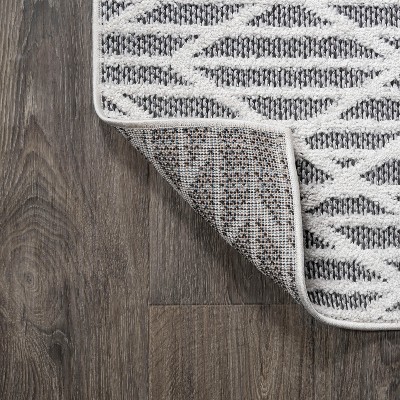 Ivory and Black Diamond Pattern Indoor/Outdoor Runner Rug