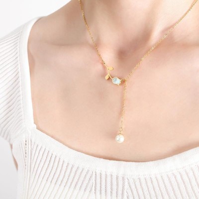 Clotth 18K Gold–Plated White Seashell Pendant Necklace Collection – French-Inspired Titanium Steel Jewelry for Women