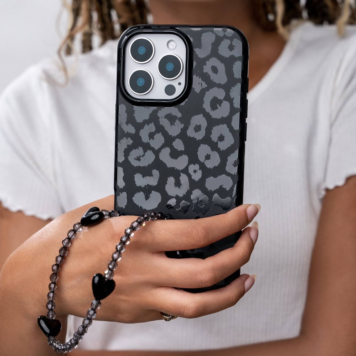 VELVET CAVIAR Phone Charm Wristlet - thumbnail 4