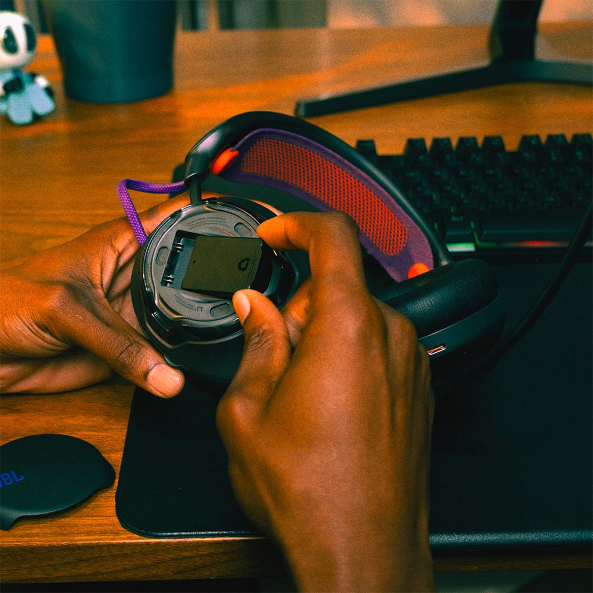 JBL Quantum 950X Bluetooth Gaming Headphones - thumbnail 4