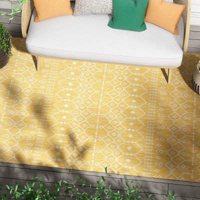 Yellow and White Flatweave Synthetic 5' x 7' Area Rug