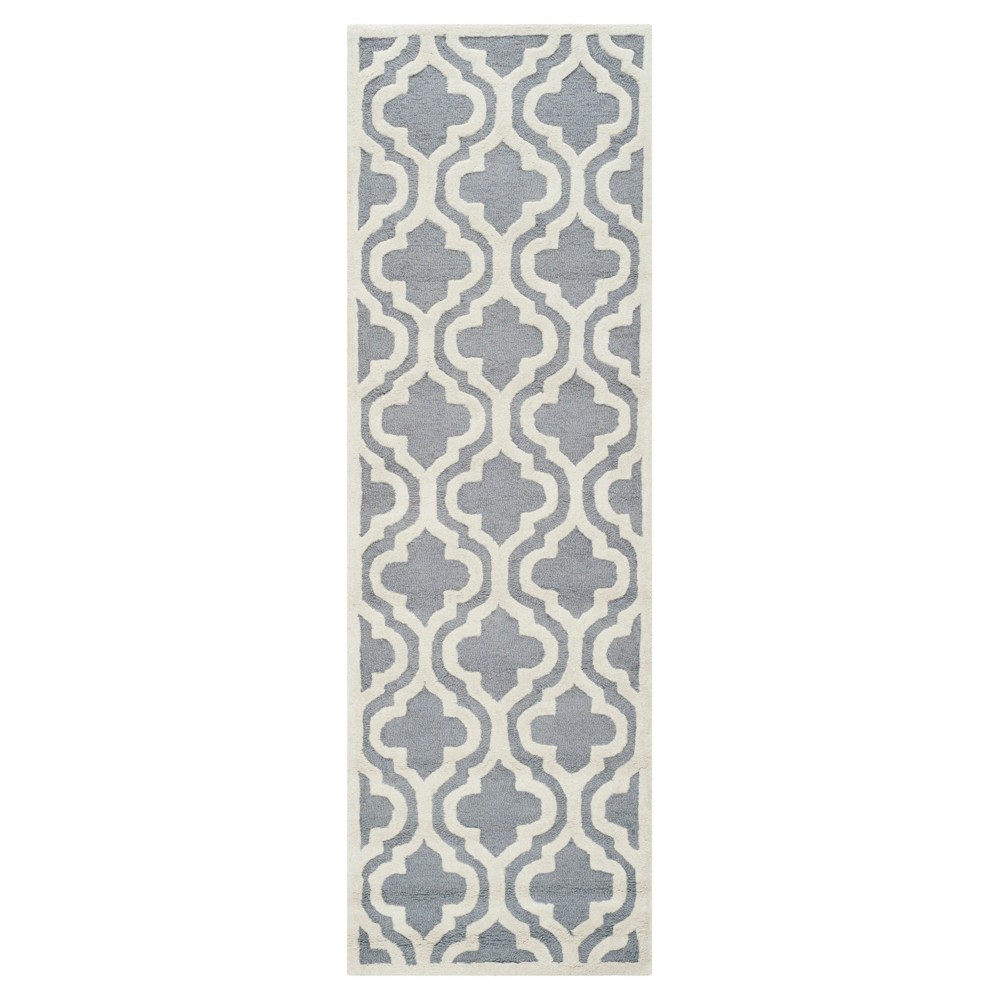 2'6inx6' Trellis Runner Silver/Ivory - Safavieh