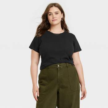 Women's Slim Fit Sensory Friendly Fitted Crew Short Sleeve T-Shirt - Universal Thread™