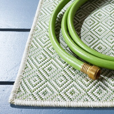 Green Geometric 4' x 6' Indoor/Outdoor Area Rug