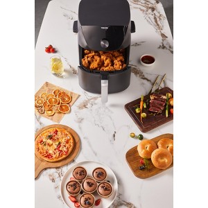 Toshiba 5.5QT Air Fryer with Heat-Q Technology, Black - 1 of 4