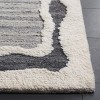 Casablanca CSB447 Hand Tufted Indoor Rugs - Safavieh - 3 of 4