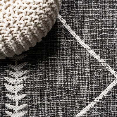Handmade Boho-Chic Black/Ivory Diamond Trellis Synthetic Rug - 2x8 Feet