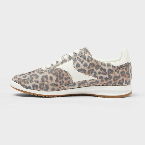 Tenis Skyler para mujer con plantilla de espuma viscoelástica – Universal Thread™ color marrón claro 2