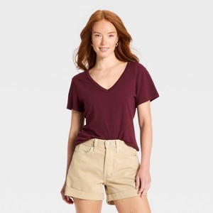 Playera clásica de cuello V de mujer en jersey - Universal Thread™