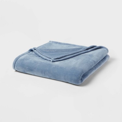 Full/Queen Solid Plush Blanket Blue - Room Essentials™