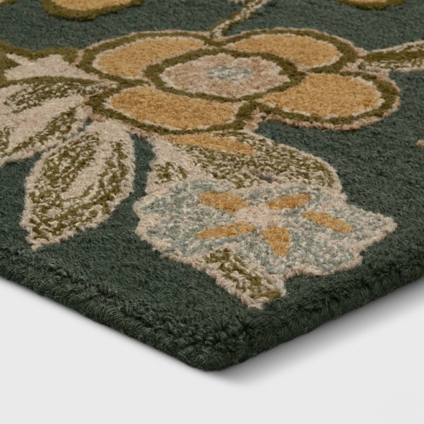 Alfombra floral de 5'x7' tejida a mano, verde oscuro - Threshold™ 3