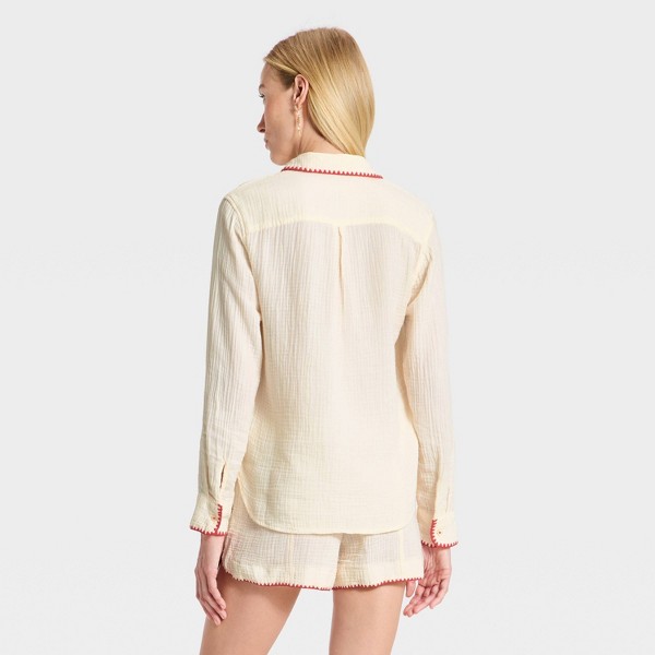 Camisa de manga larga con cuello y botones para mujer - Universal Thread™ 2