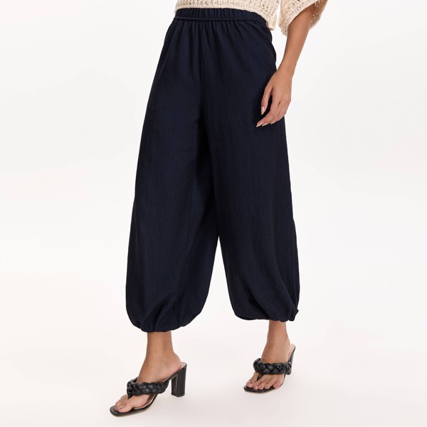 Pantalones globo relajados de tobillo para mujer - A New Day™ azul oscuro 4