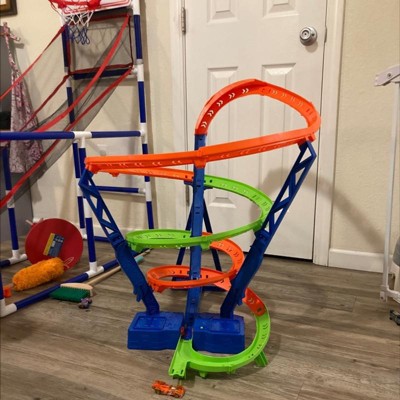 Hot Wheels Action Spiral Speed Crash Track Set, Tall Motorized Track Set  with 3 Crash Zones, Includes 1 Toy Car