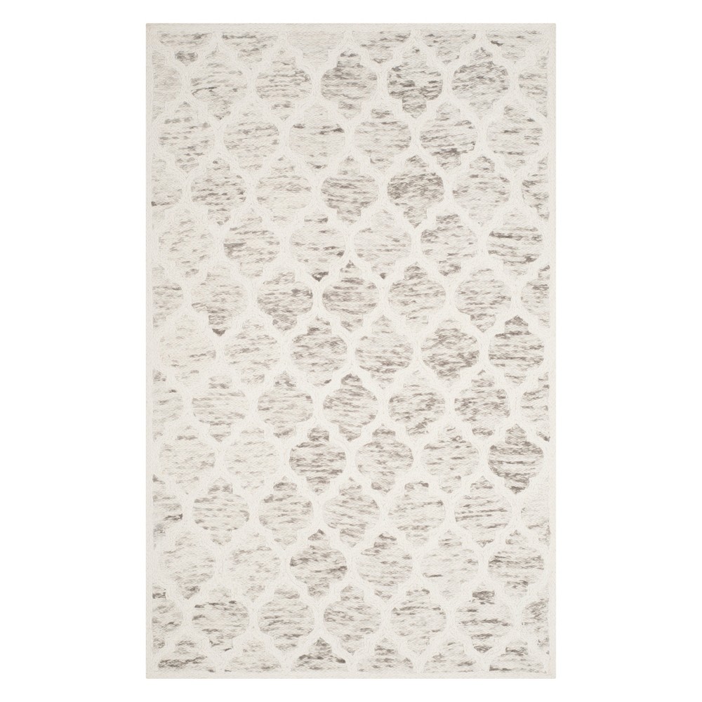 4'x6' Quatrefoil Design Loomed Area Rug Gray/Ivory - Safavieh