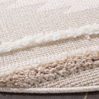 Ivory Geometric Chevron 6'7" Round Area Rug in Synthetic Weave