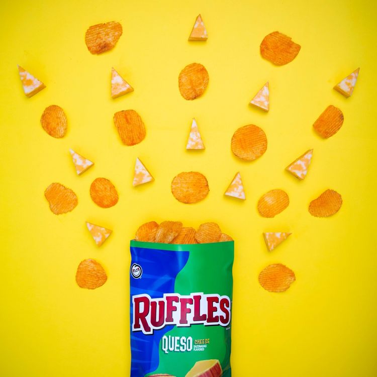 Ruffles Queso Flavored Potato Chips - 8oz, 3 of 5