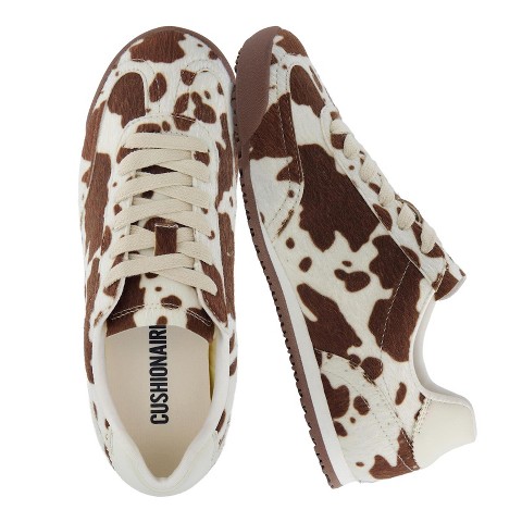Женские кроссовки CUSHIONAIRE Techno Women’s Vegan Cow Print Calf-Hair Lace-Up Sneakers with Memory Foam Comfort, Brown 8.5