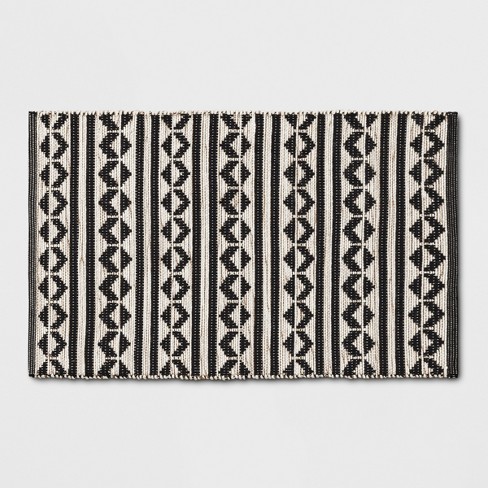 Black Geometric Woven Accent Rugs 2 6 X4 30 X48 Project 62
