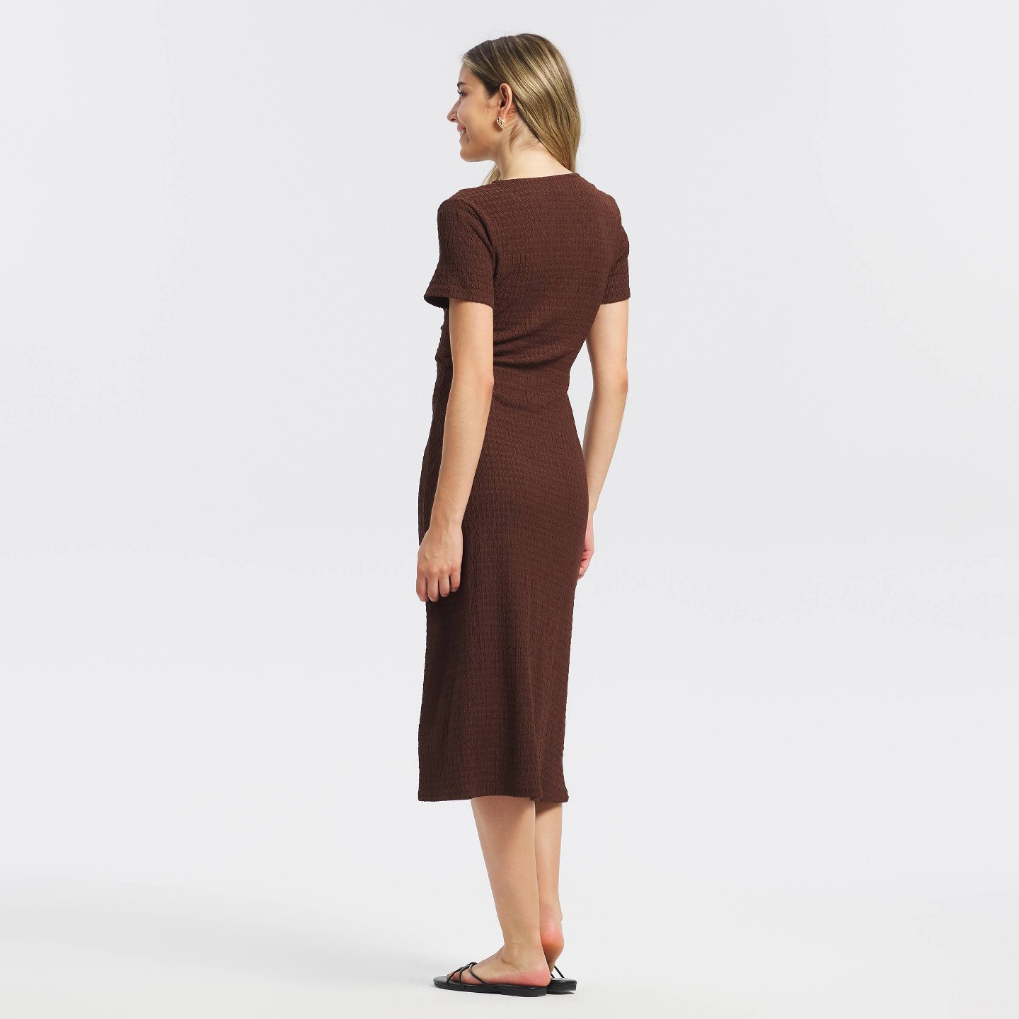 Женское платье A New Day Short Sleeve Textured Twist-Front Midi A-Line, цвет: Коричневый — фото 2