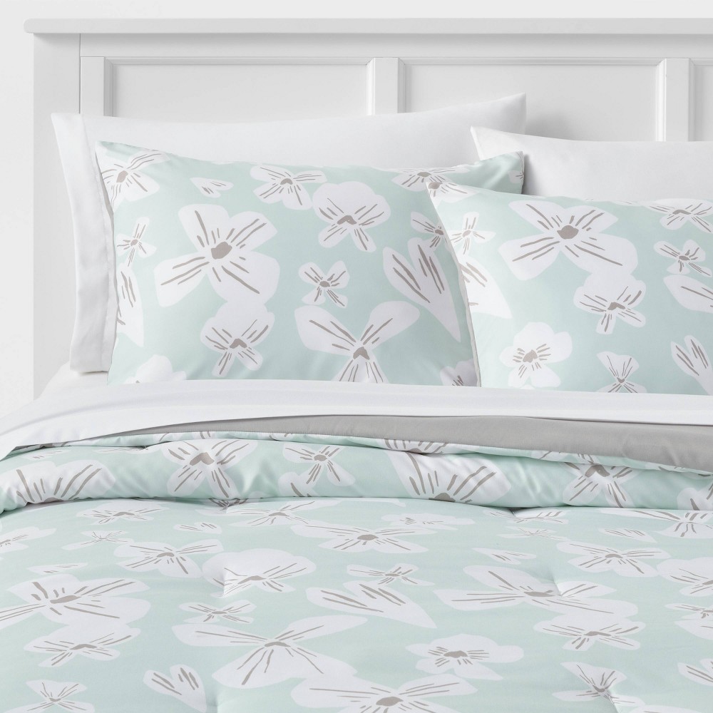 7pc Full Floral Print Microfiber Reversible Comforter & Sheet Set Mint Green - Room Essentials