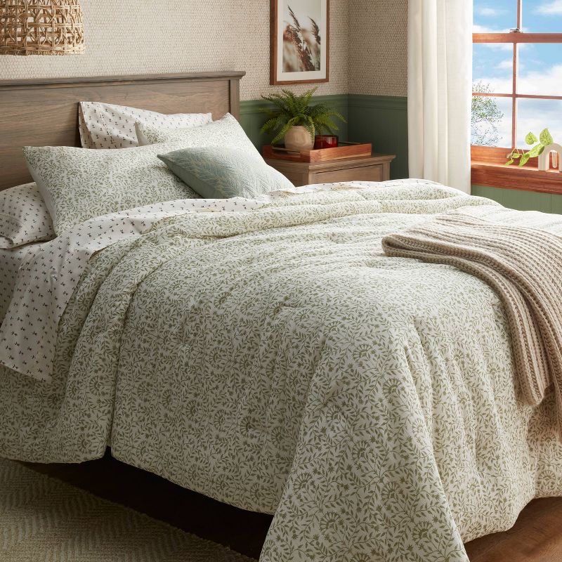 Traditional Vine Printed Cotton Comforter & Sham Set Green - Threshold™, 3 of 9