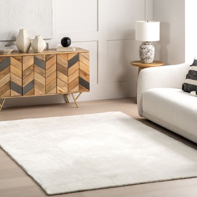 White 4' x 6' Solid Shag Machine Washable Area Rug