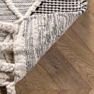 Handmade Ivory Wool 5'x8' Braided Tassel Area Rug