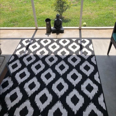 2'4x4'4 Outdoor Rug-Black/Tan Diamonds