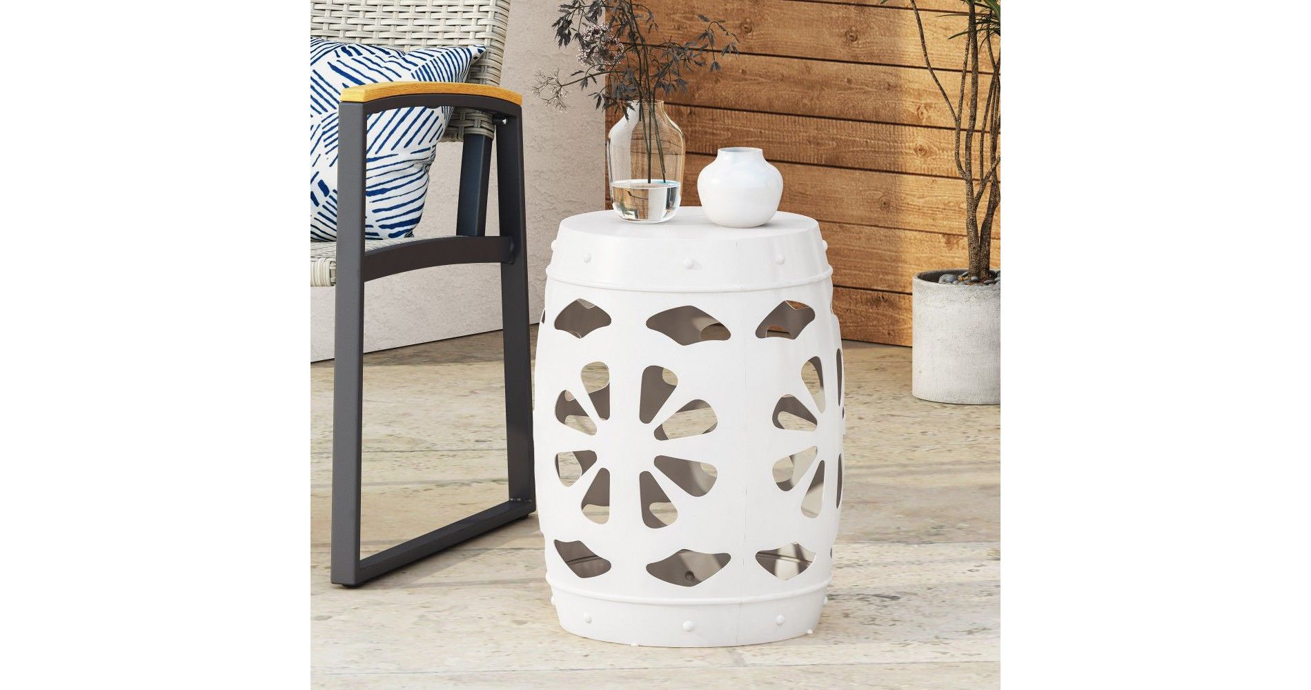 TUYOHW Modern Round Patio End Table,16.54 inch Iron Patio Side Table for Backyard,Pool, Indoor Companion,Durable and Stable,White