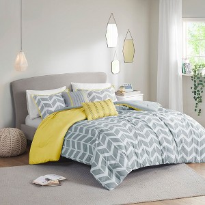 Sapphtopaz Bedding Comforter Set Reversible Chevron Print Quilt Set with Printed Pleats Decoration Throw Pillow - 1 of 4