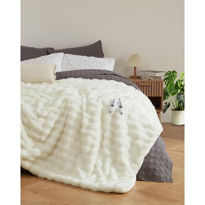 Heated Throw Blanket, Faux Rabbit Fur Electric Throw with 4 Heat Settings, Soft Bubble Blanket with Fast Heating, Auto-Off & Overheat Protection