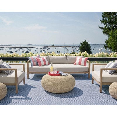 Diamond Denim and White 4' x 6' Handwoven Indoor/Outdoor Rug