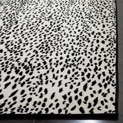 Ivory and Black Handwoven Wool and Synthetic Area Rug, 5' x 8'