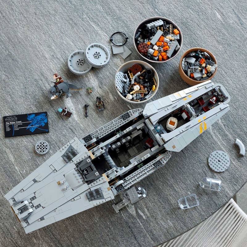 LEGO Star Wars The Razor Crest UCS Model Starship Set 75331, 6 of 9