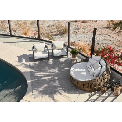 Gray Handwoven Synthetic Indoor/Outdoor 10' x 14' Rug