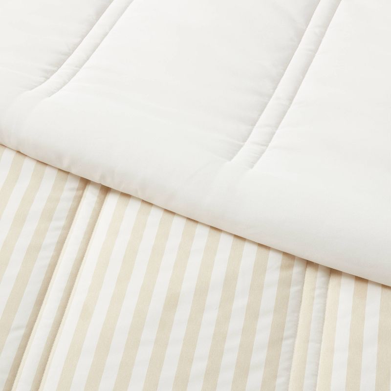Lofty Microfiber Printed Comforter - Room Essentials™, 5 of 6