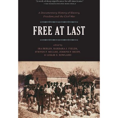 Free at Last - (Publications of the Freedmen and Southern Society Project) by  Freedmen and Southern Society Project (Paperback)