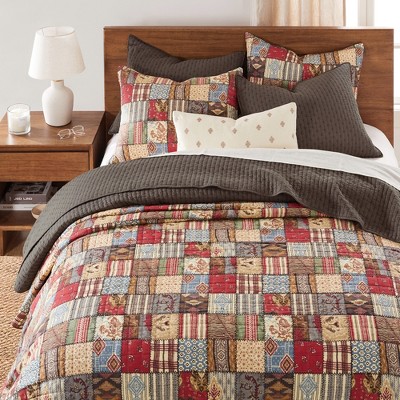 Ansara Full/Queen Blue and Red Cotton Reversible Quilt Set