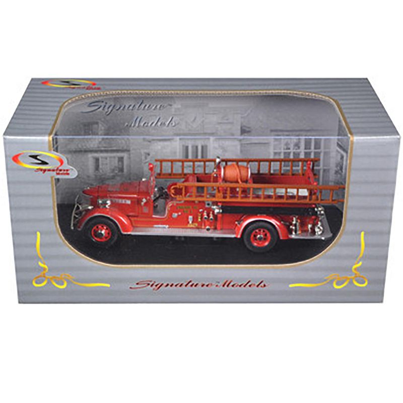 1939 Packard Fire Engine Truck Red 1/32 Diecast Model by Signature Models, 3 of 4